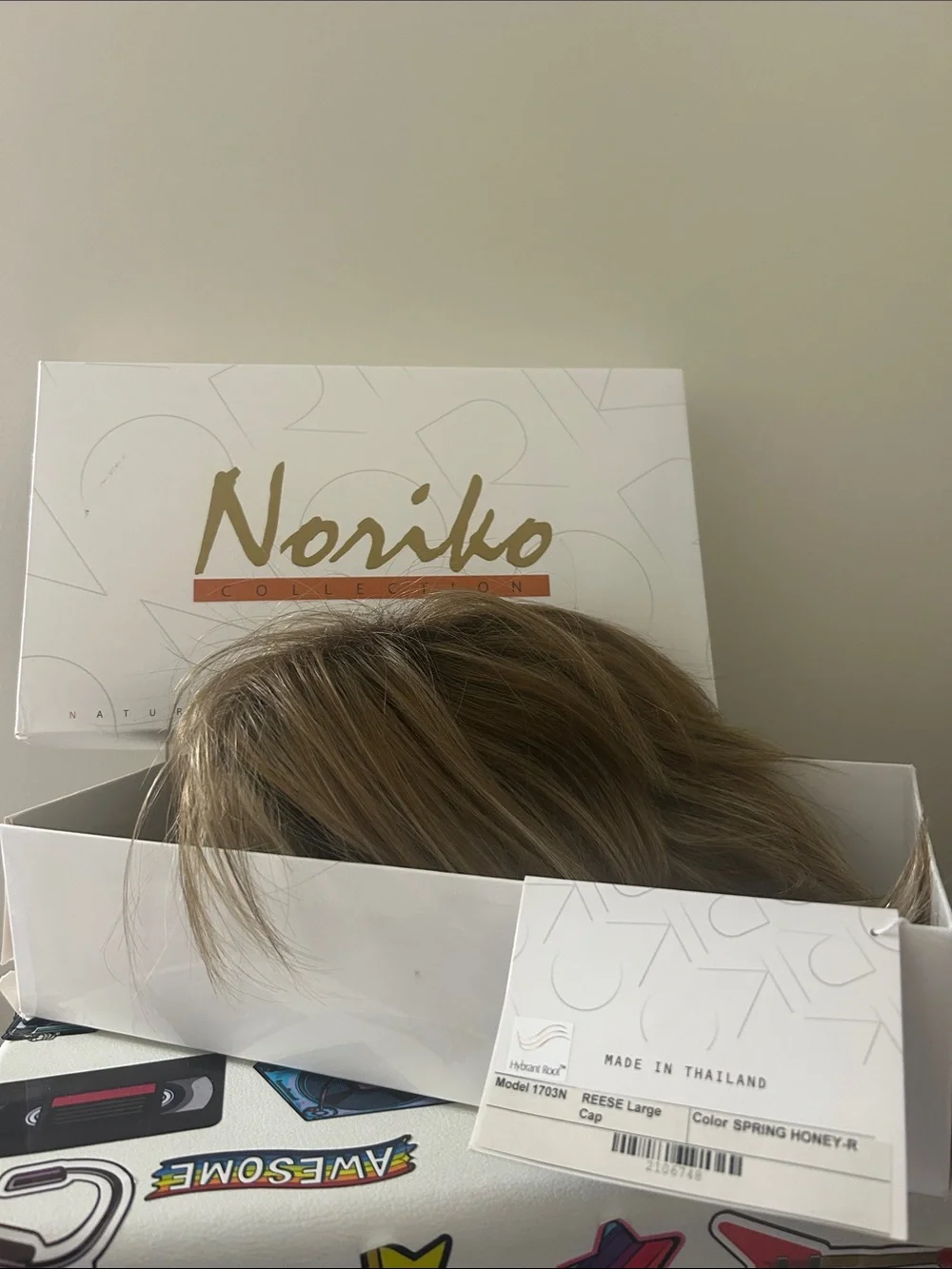 Noriko REESSE Honey Blonde Short Layered Wig - Natural Blonde